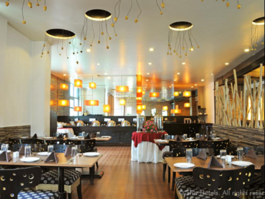 The Shiv Grand Hotel Gandhidham Exterior photo
