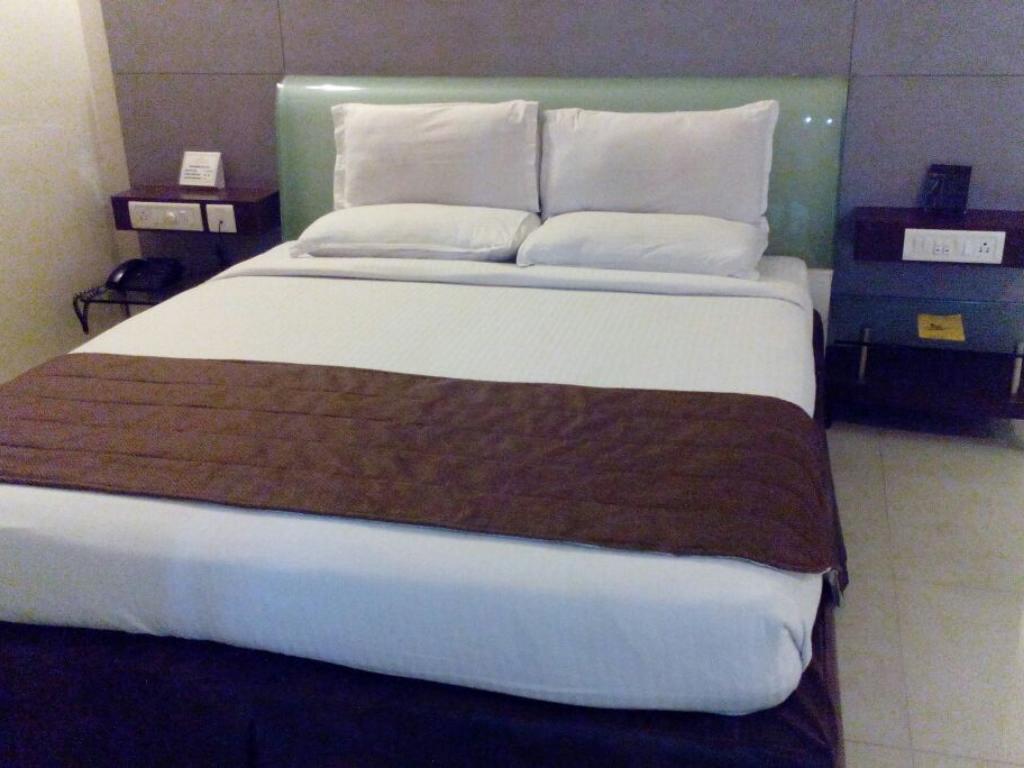 The Shiv Grand Hotel Gandhidham Exterior photo