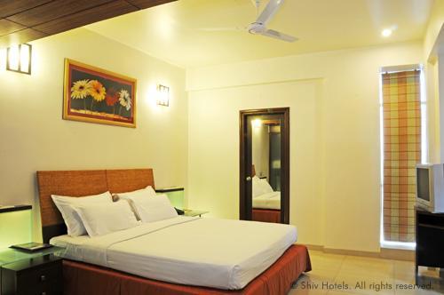 The Shiv Grand Hotel Gandhidham Exterior photo